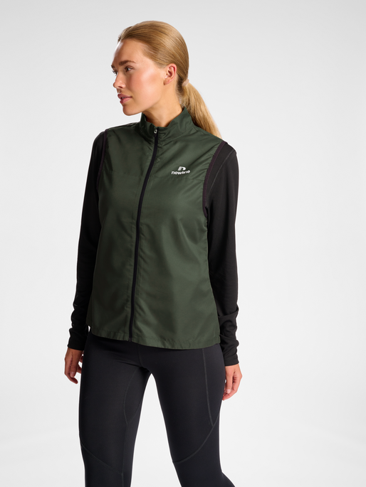 nwlBEAT GILET WOMAN, BELUGA, model