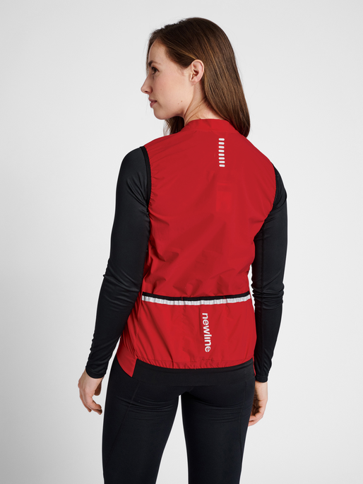 WOMENS CORE BIKE GILET, TANGO RED, model