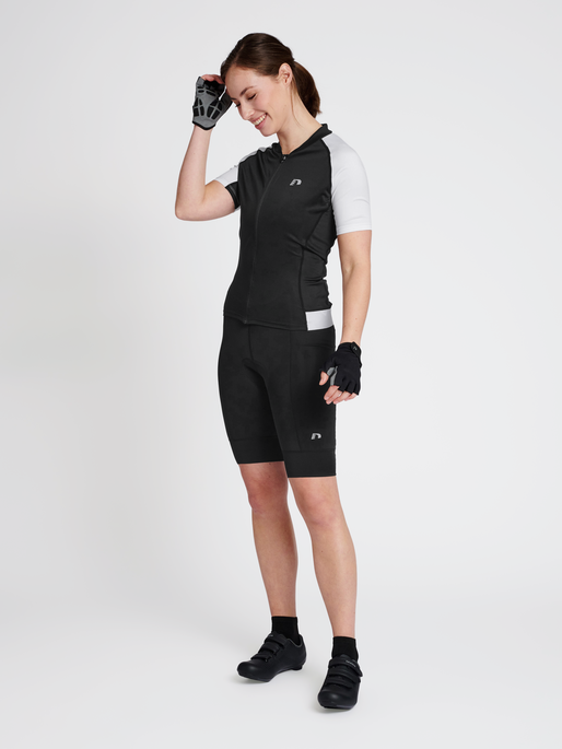 WOMENS CORE BIKE JERSEY, BLACK, model