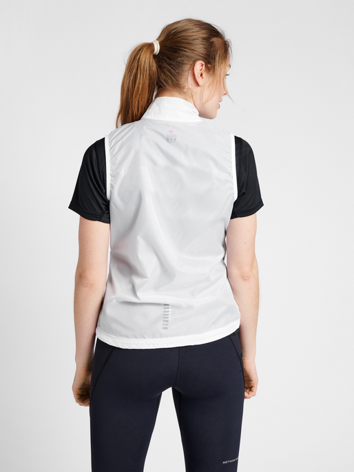 WOMEN PACKABLE TECH GILET, TRANSPARENT, model