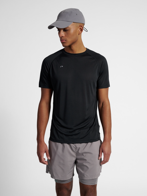 nwlBEAT T-SHIRT, BLACK, model