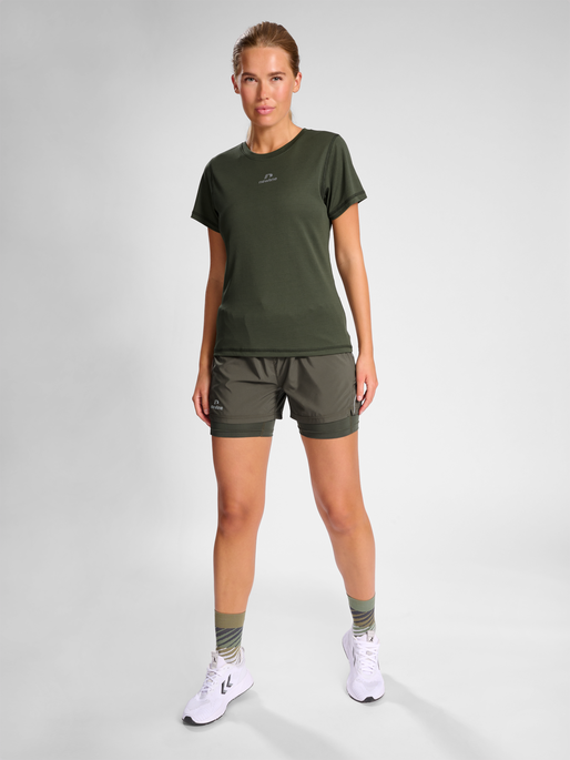 nwlBEAT POLY TEE WOMAN, BELUGA, model