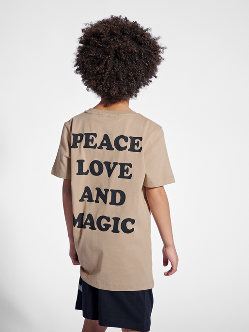 stsGLORY T-SHIRT S/S, SEPIA TINT, model