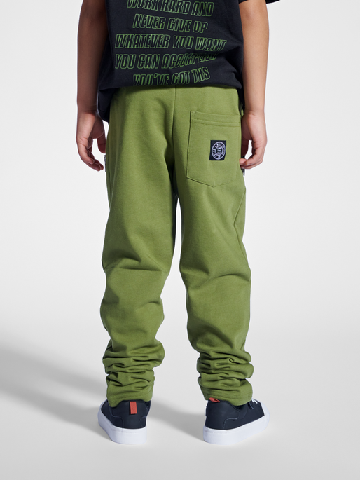 stmANTON PANTS, OLIVE BRANCH, model