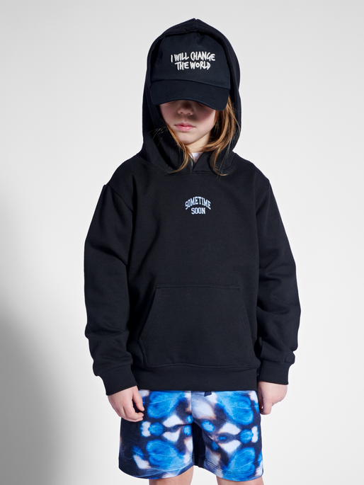 stmKARMA HOODIE, BLACK, model